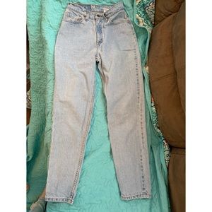 ▪️ Levi’s Slim Fit Tapered Leg Jeans ▪️